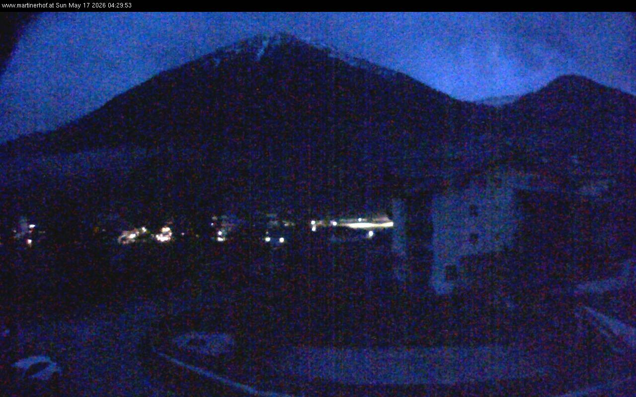 Archived image Webcam features a view of the Tennergebirge mountains