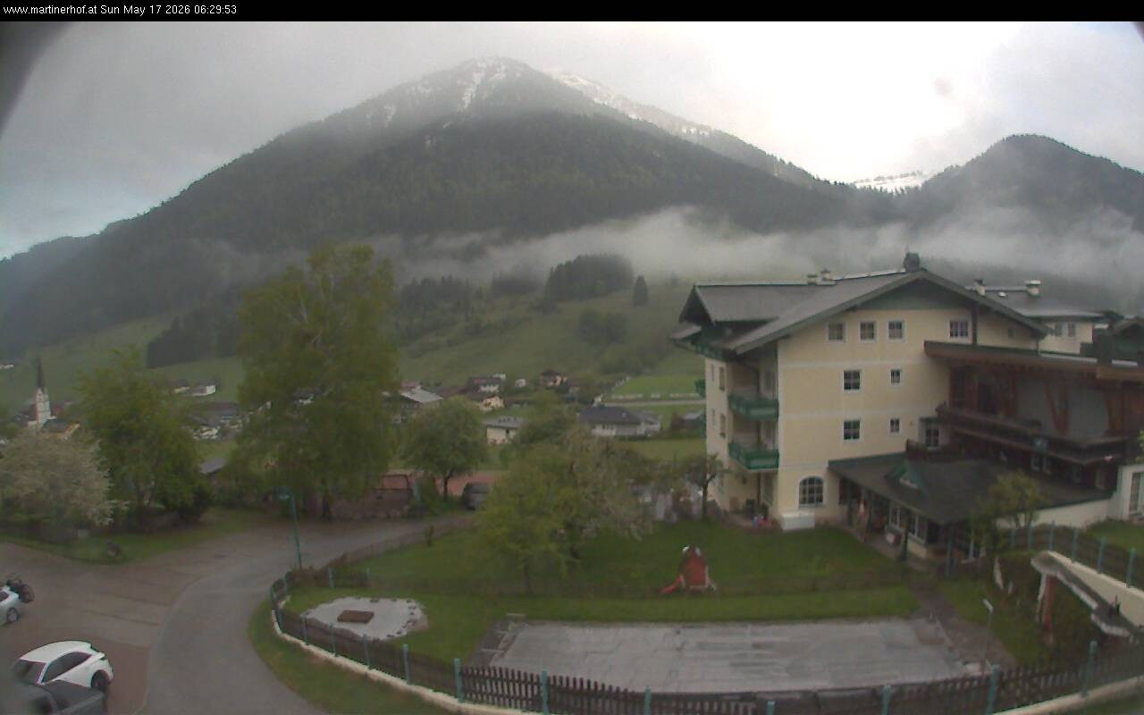 Archived image Webcam features a view of the Tennergebirge mountains