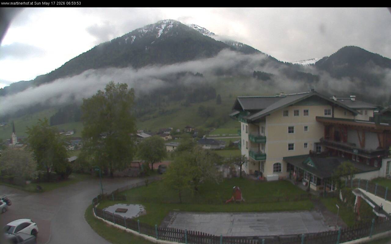Archived image Webcam features a view of the Tennergebirge mountains