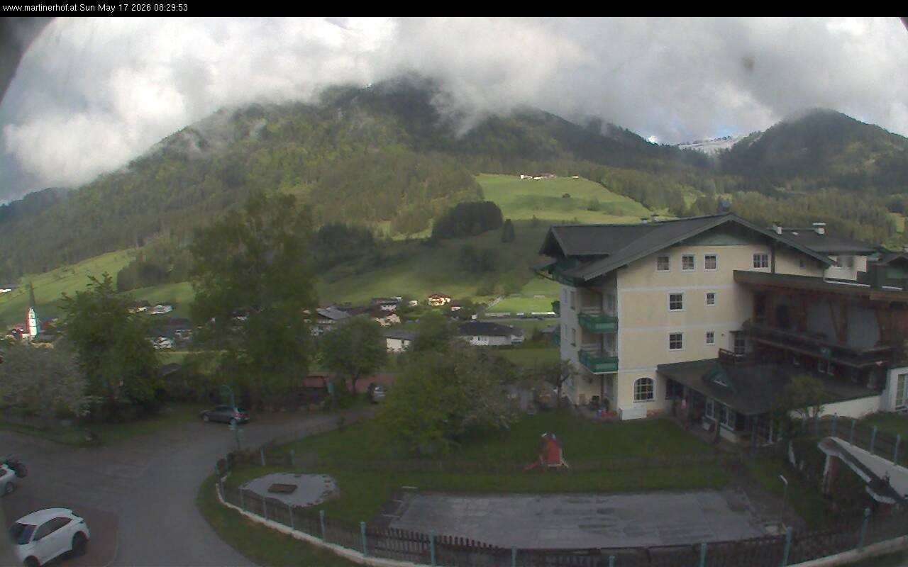 Archived image Webcam features a view of the Tennergebirge mountains
