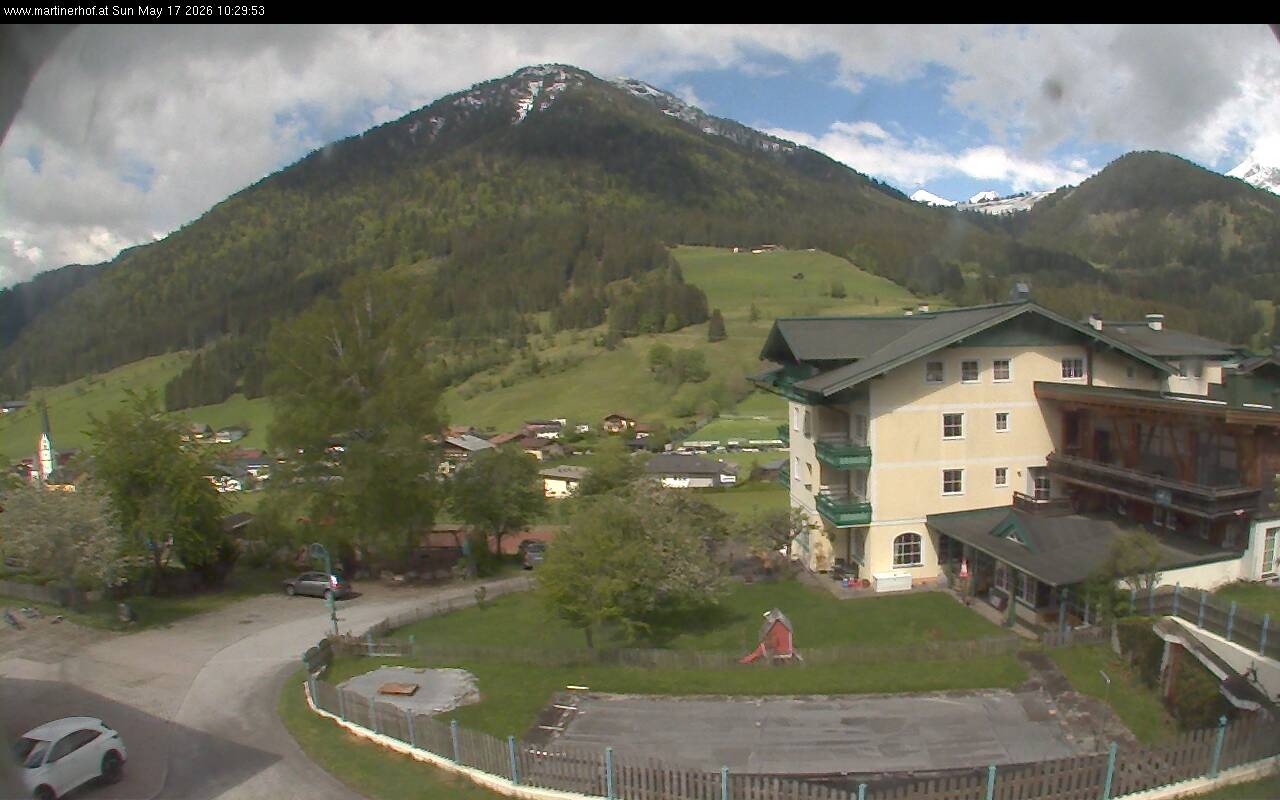 Archived image Webcam features a view of the Tennergebirge mountains