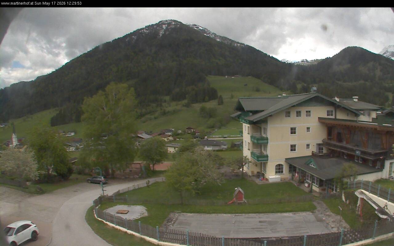 Archived image Webcam features a view of the Tennergebirge mountains