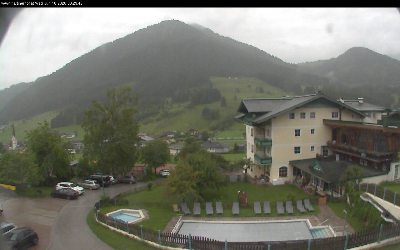Archived image Webcam features a view of the Tennergebirge mountains