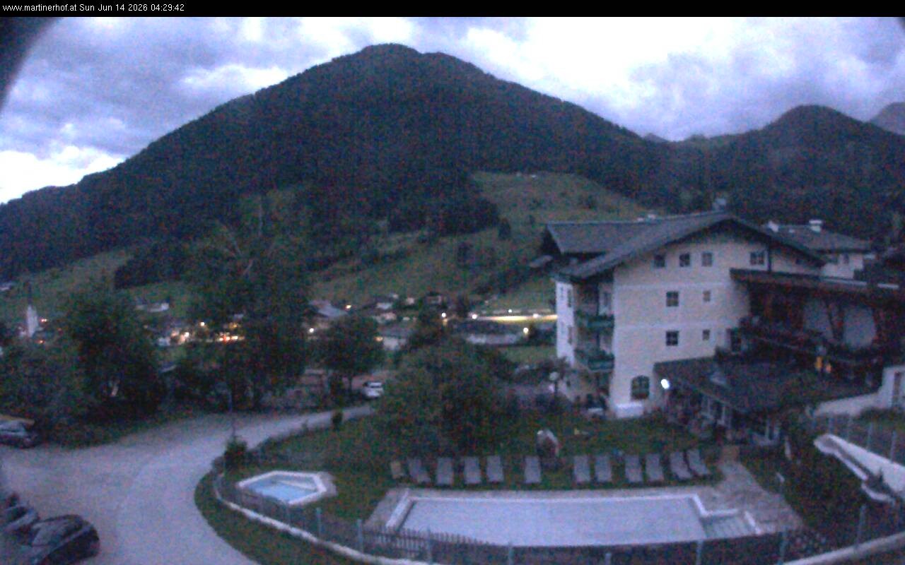 Archived image Webcam features a view of the Tennergebirge mountains