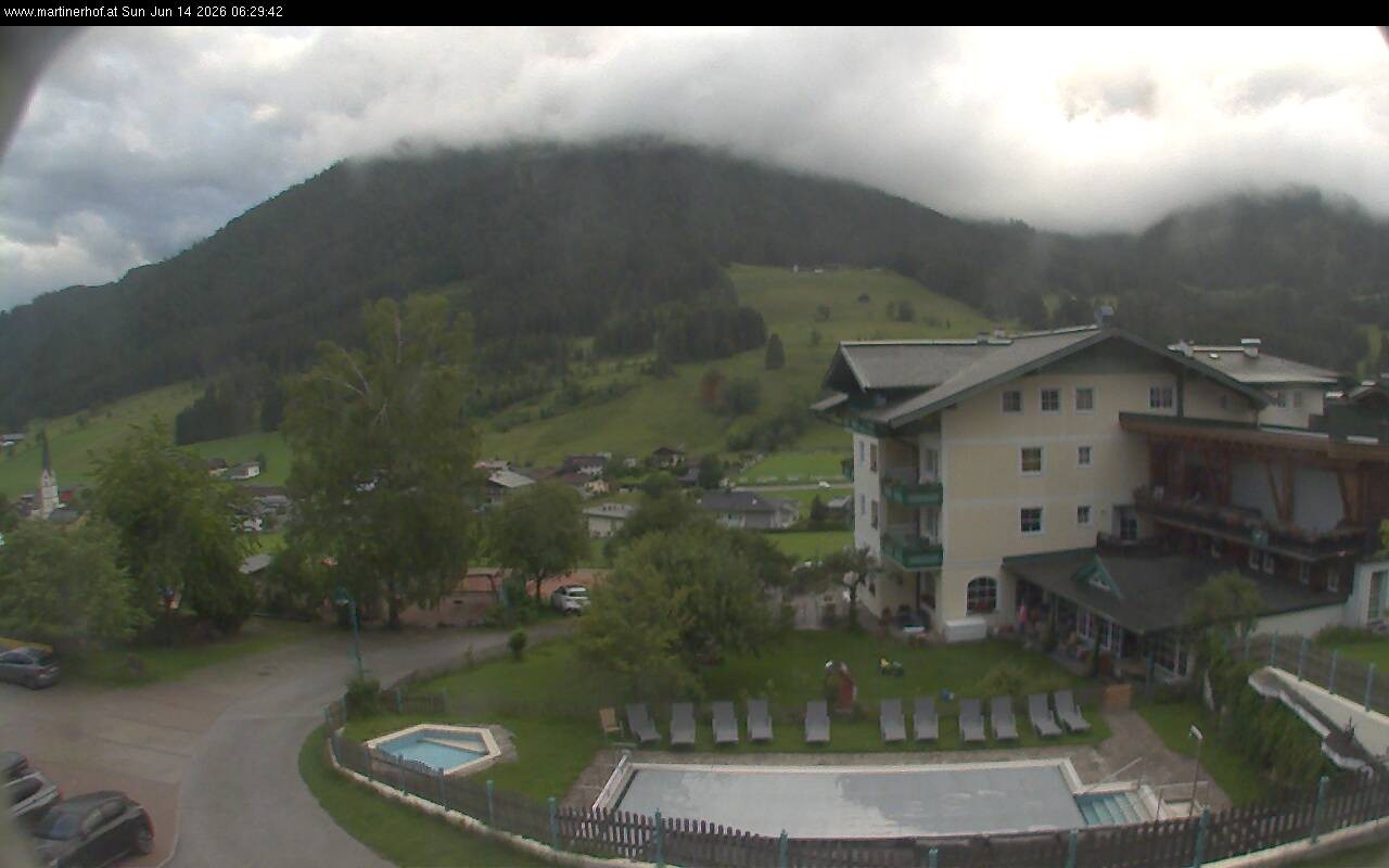 Archived image Webcam features a view of the Tennergebirge mountains