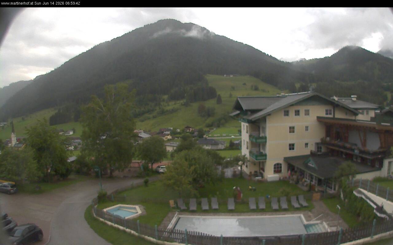 Archived image Webcam features a view of the Tennergebirge mountains