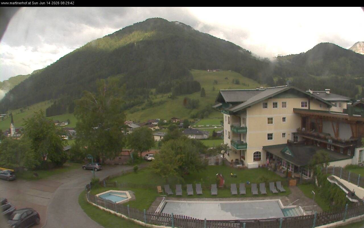 Archived image Webcam features a view of the Tennergebirge mountains