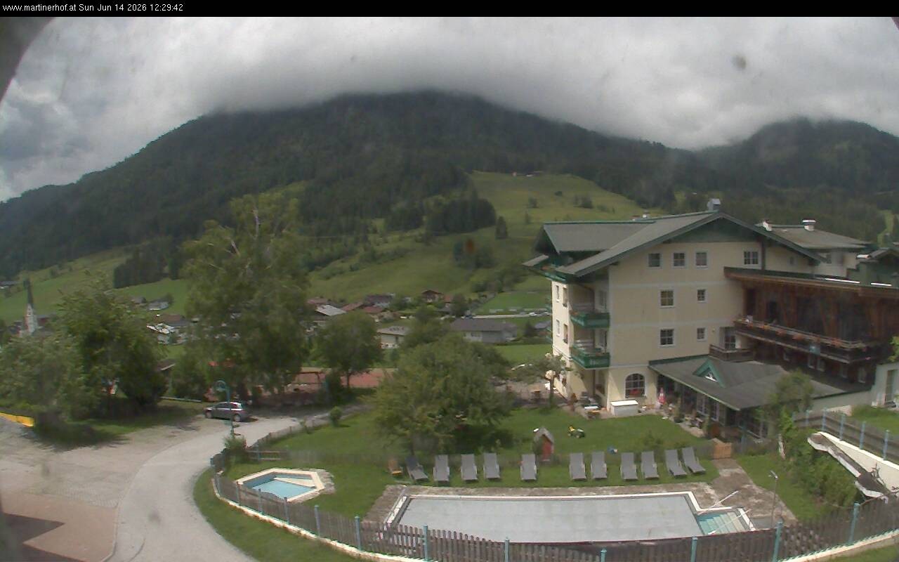 Archived image Webcam features a view of the Tennergebirge mountains