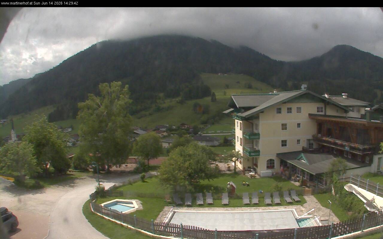 Archived image Webcam features a view of the Tennergebirge mountains