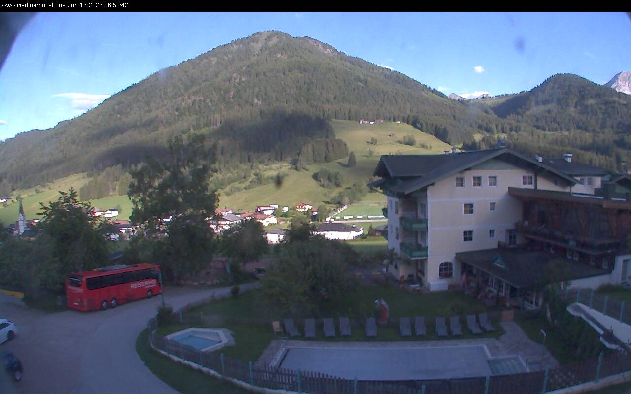 Archived image Webcam features a view of the Tennergebirge mountains