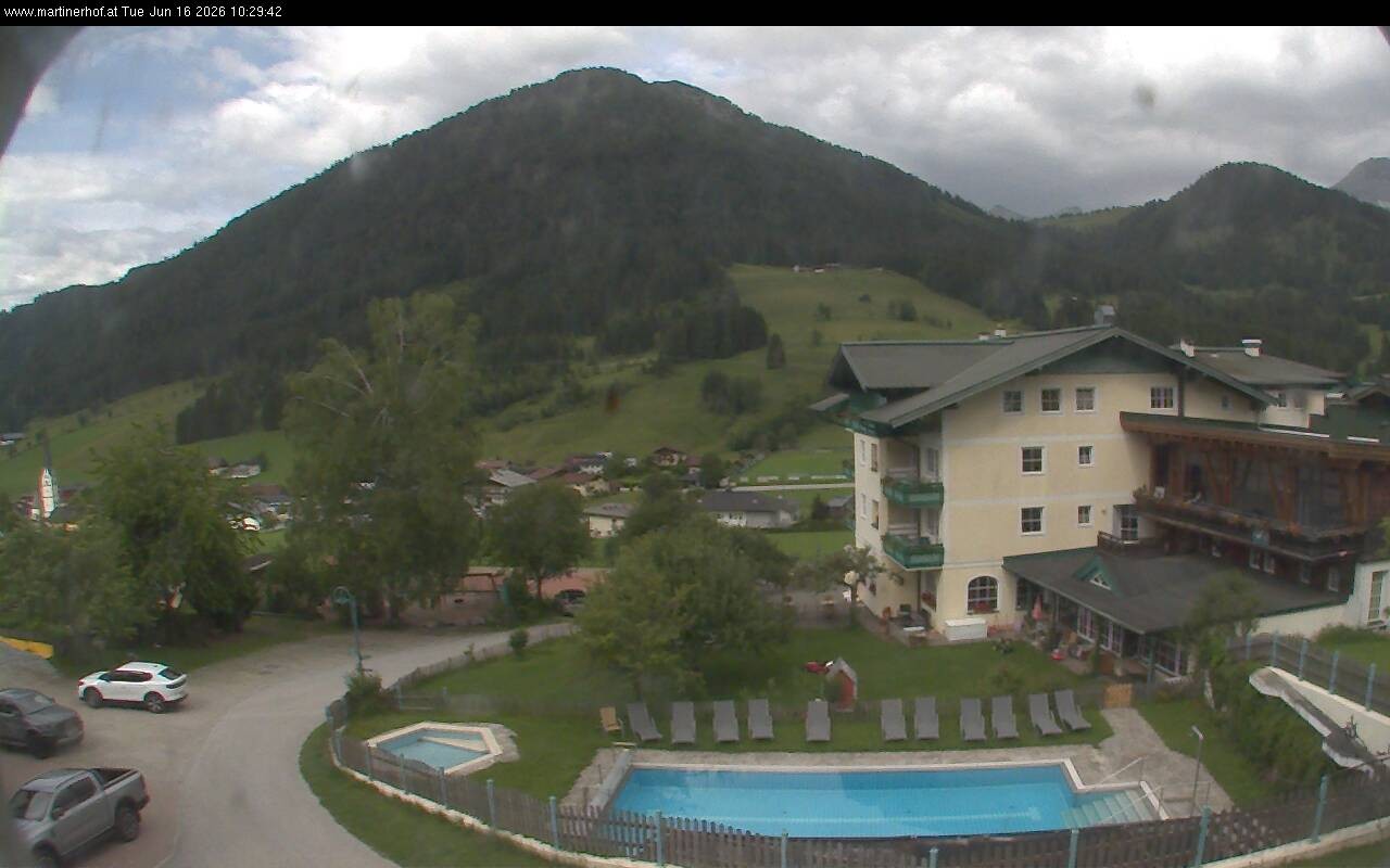 Archived image Webcam features a view of the Tennergebirge mountains