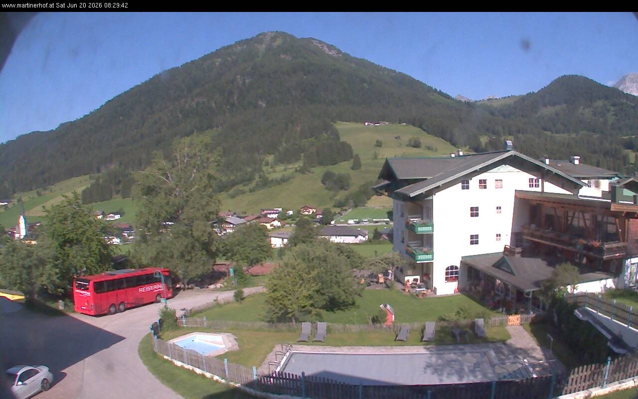 Archived image Webcam features a view of the Tennergebirge mountains