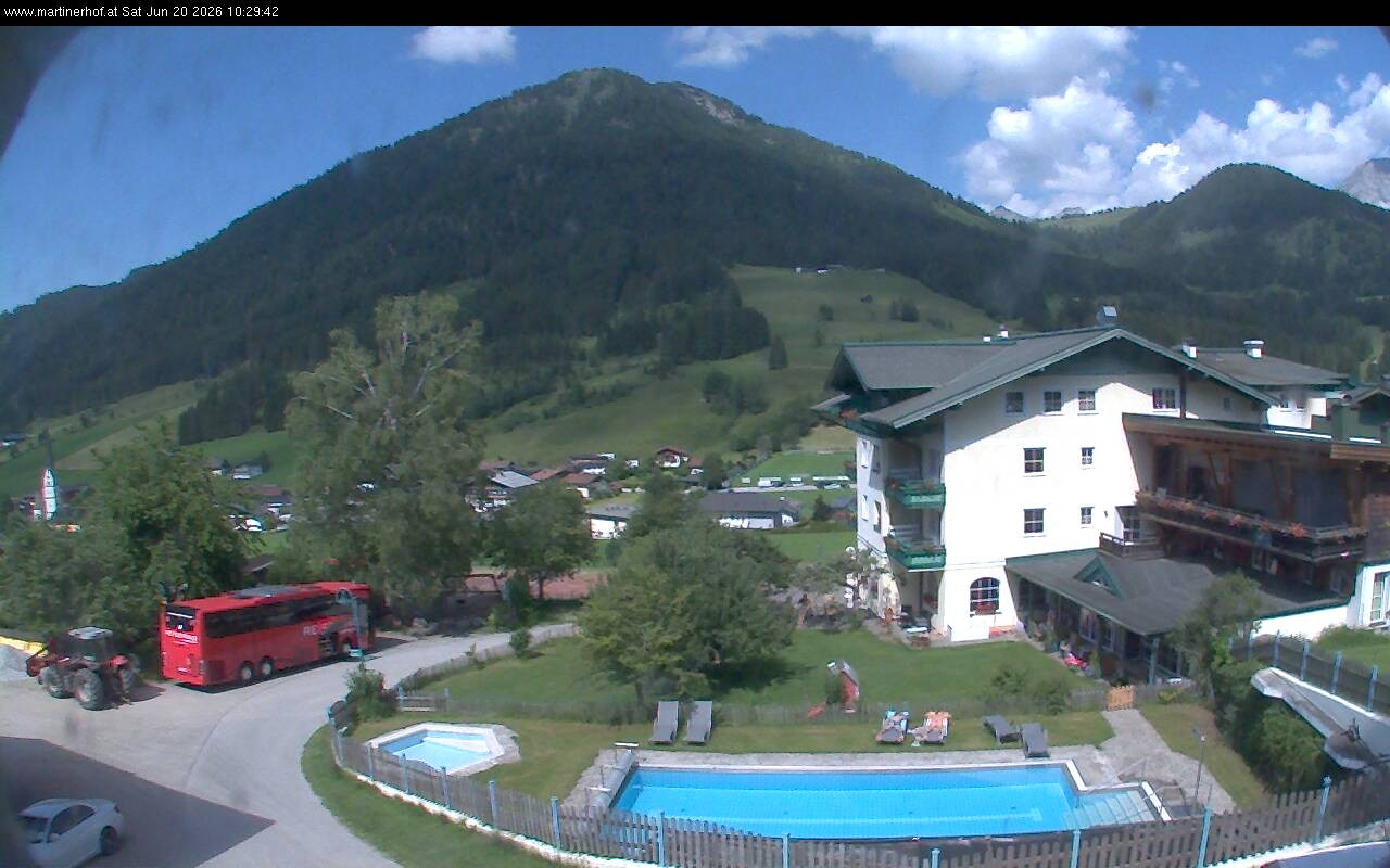 Archived image Webcam features a view of the Tennergebirge mountains