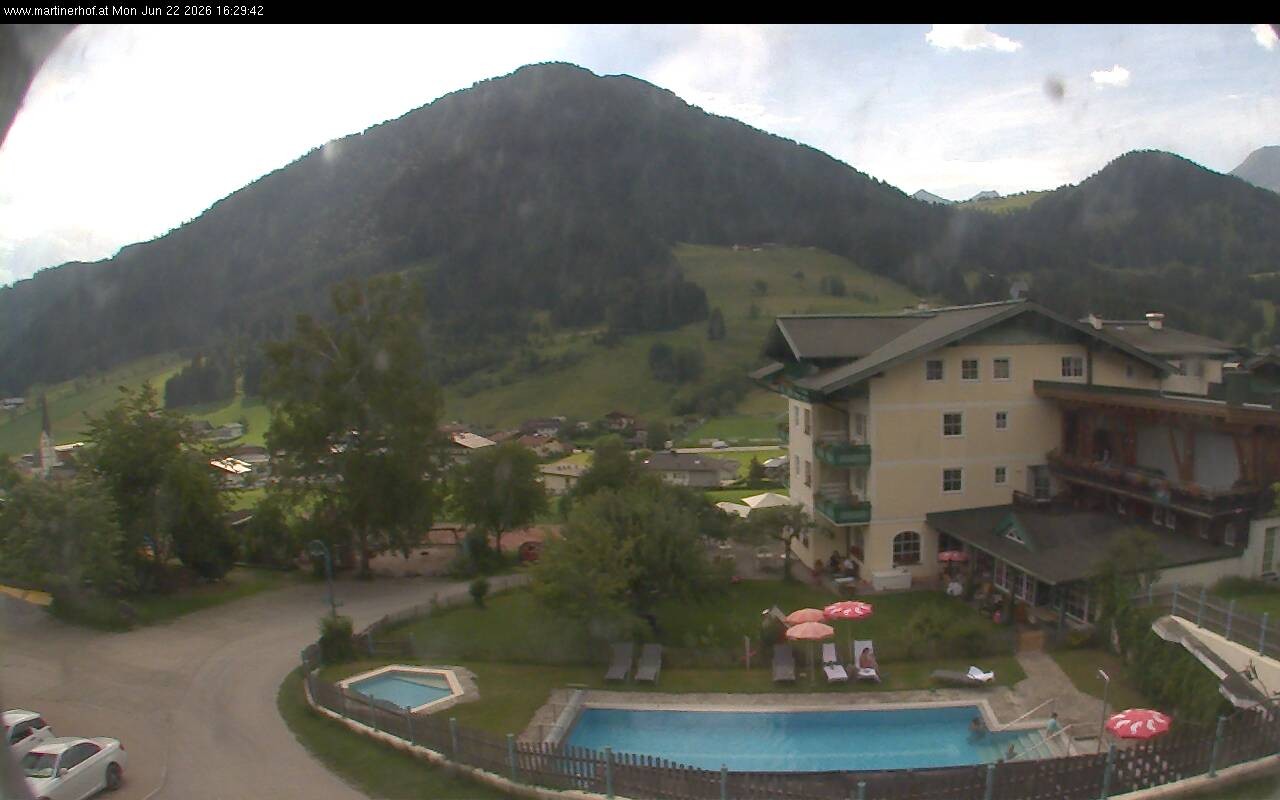 Archived image Webcam features a view of the Tennergebirge mountains