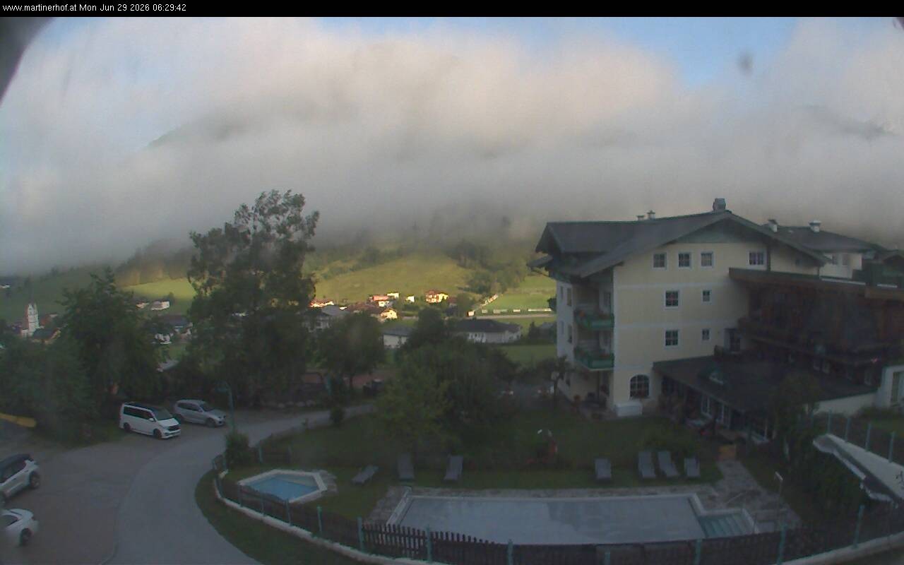 Archived image Webcam features a view of the Tennergebirge mountains