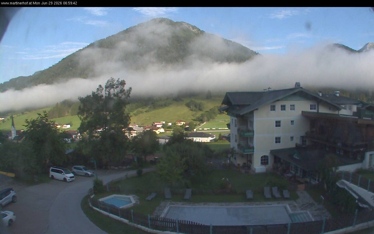 Archived image Webcam features a view of the Tennergebirge mountains