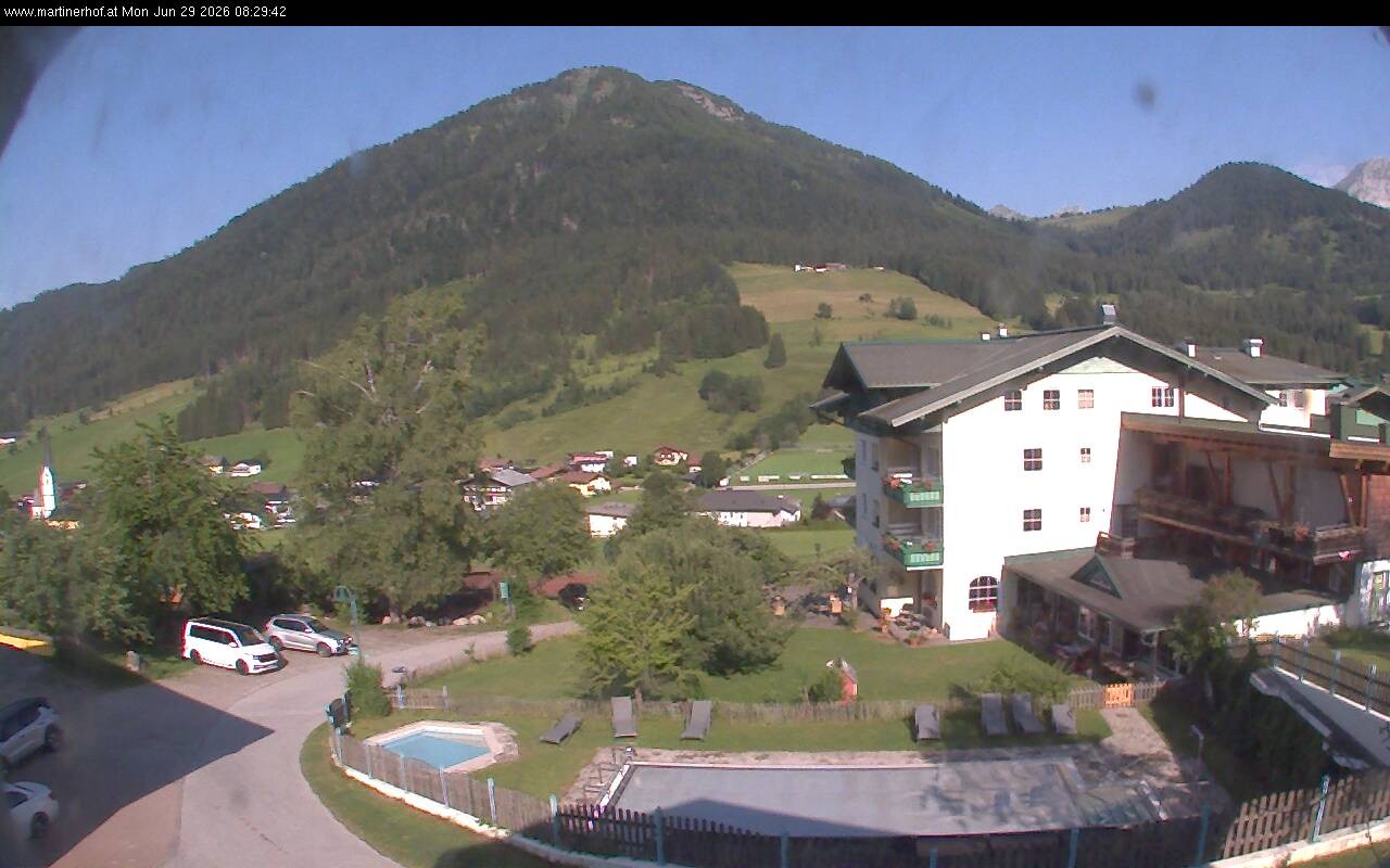 Archived image Webcam features a view of the Tennergebirge mountains