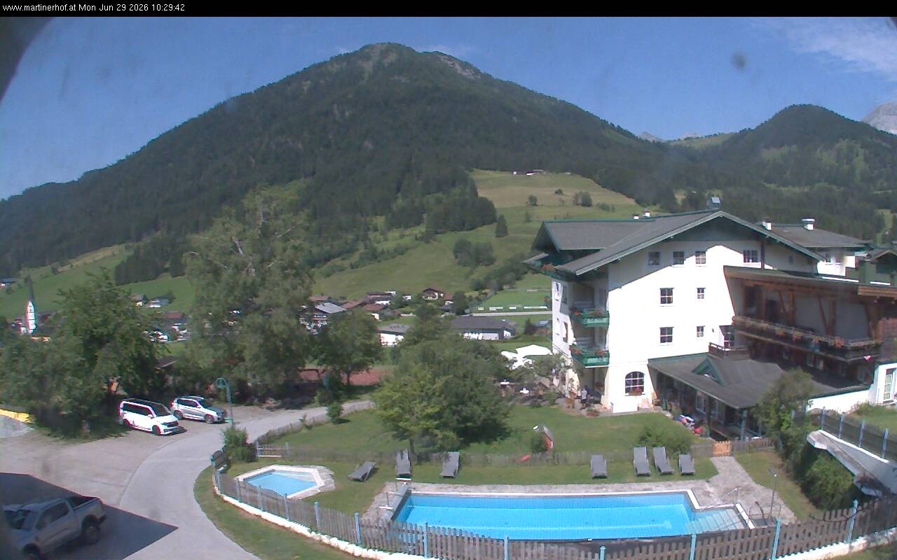Archived image Webcam features a view of the Tennergebirge mountains