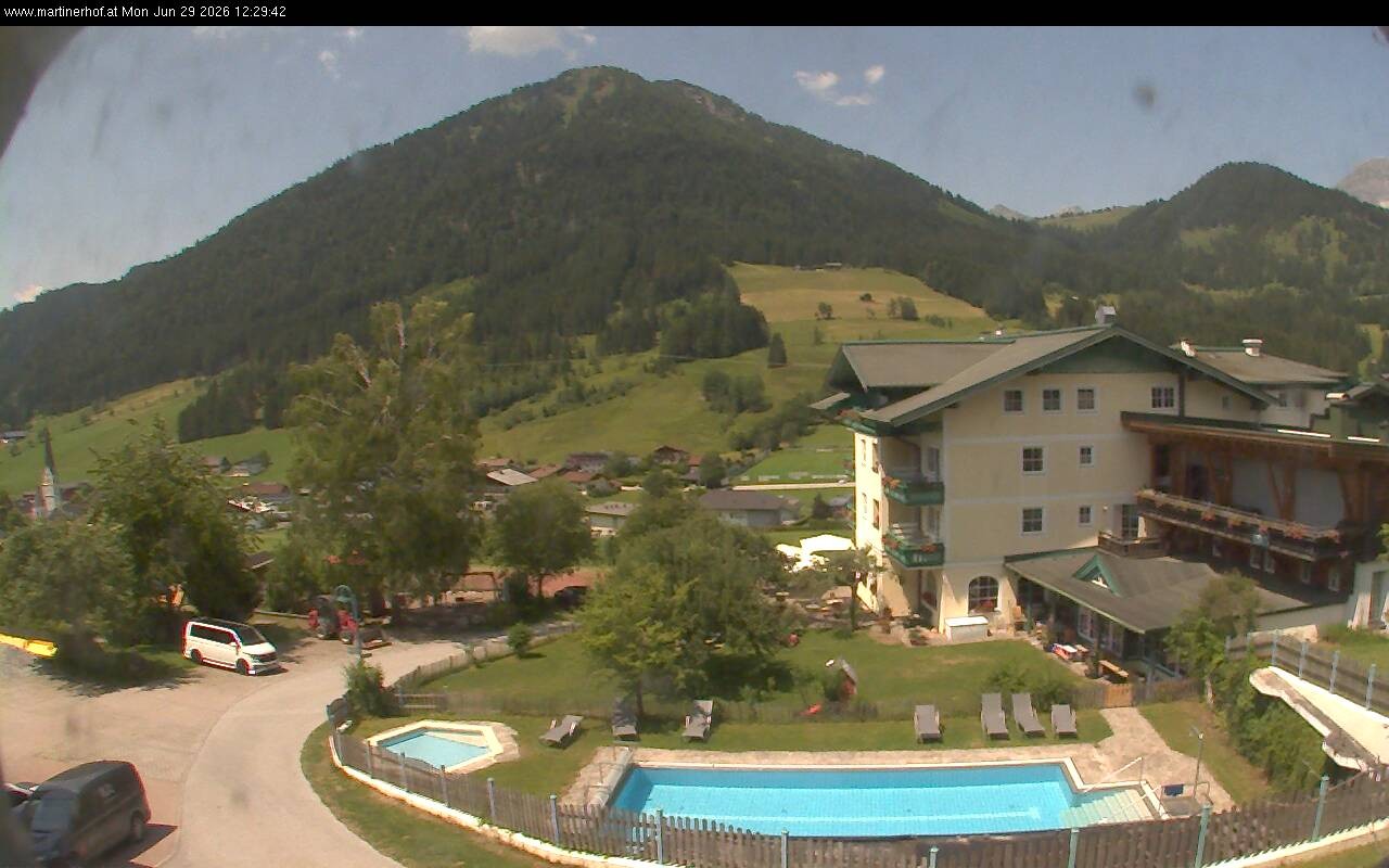 Archived image Webcam features a view of the Tennergebirge mountains