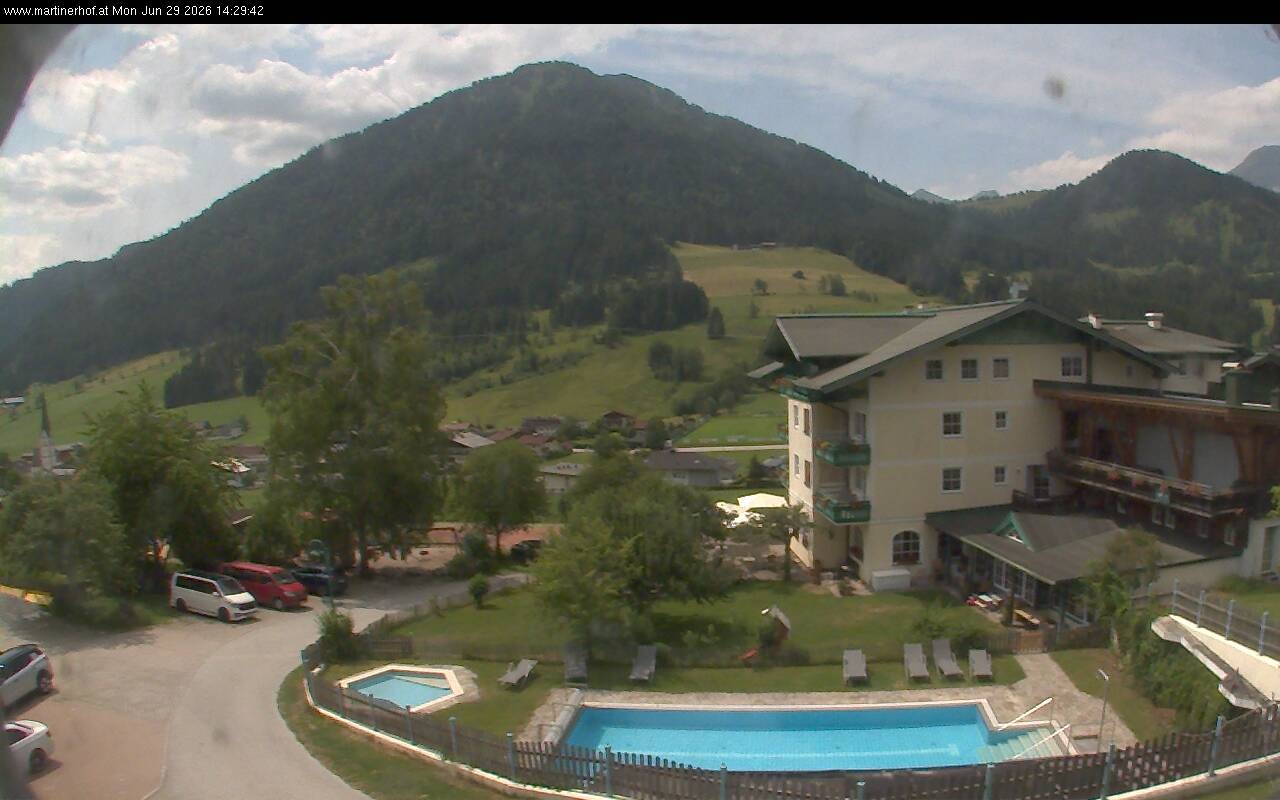 Archived image Webcam features a view of the Tennergebirge mountains