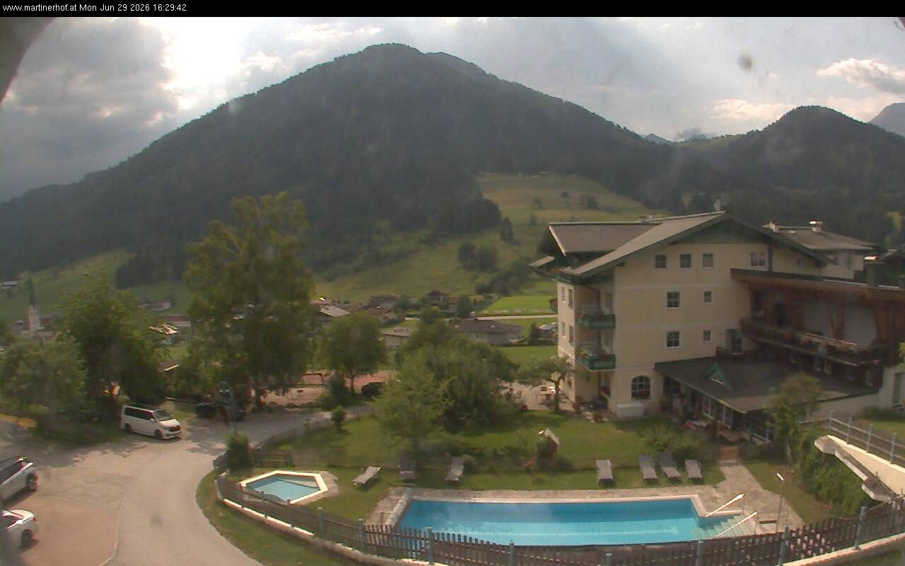 Archived image Webcam features a view of the Tennergebirge mountains