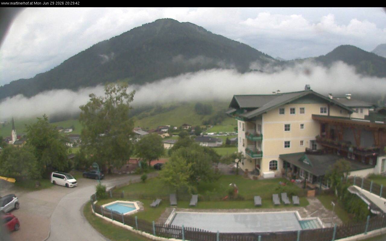 Archived image Webcam features a view of the Tennergebirge mountains