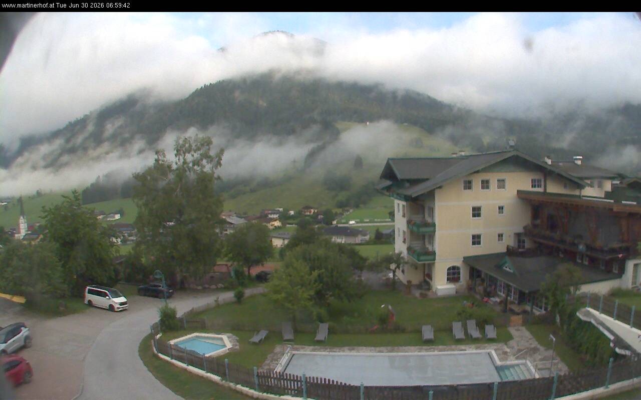 Archived image Webcam features a view of the Tennergebirge mountains