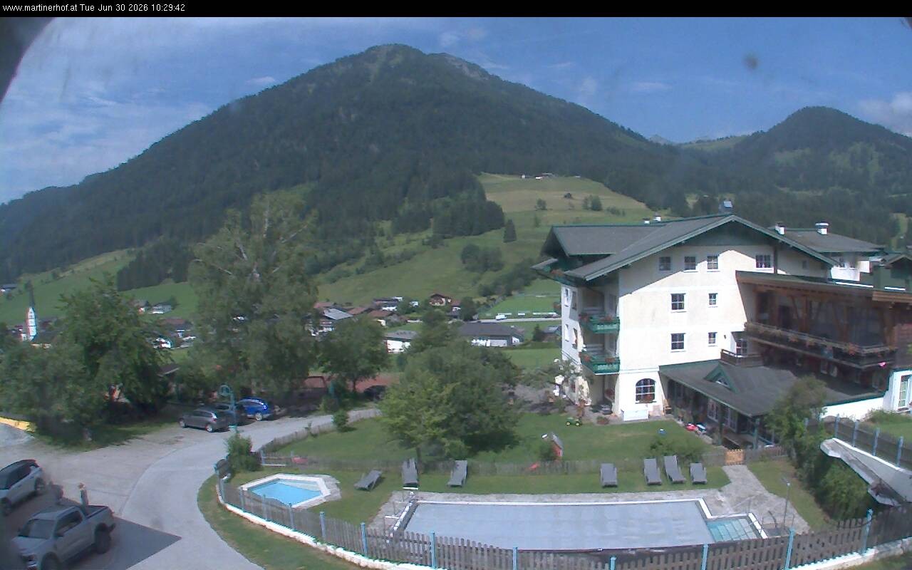 Archived image Webcam features a view of the Tennergebirge mountains