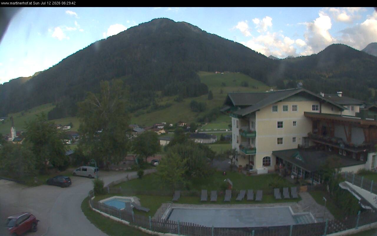 Archived image Webcam features a view of the Tennergebirge mountains