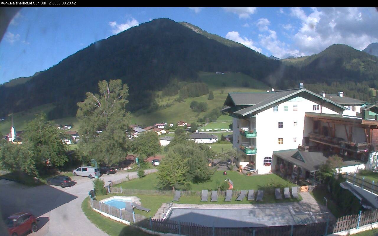 Archived image Webcam features a view of the Tennergebirge mountains