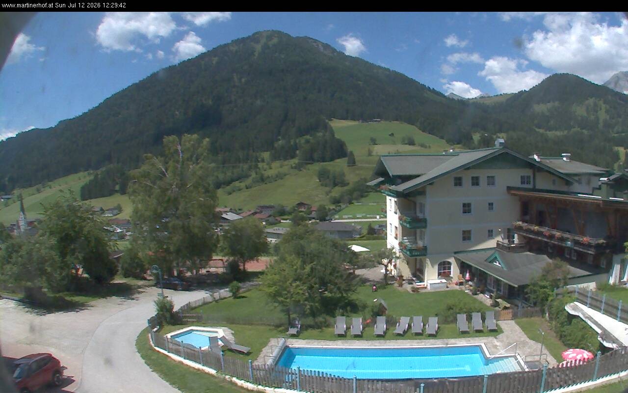 Archived image Webcam features a view of the Tennergebirge mountains
