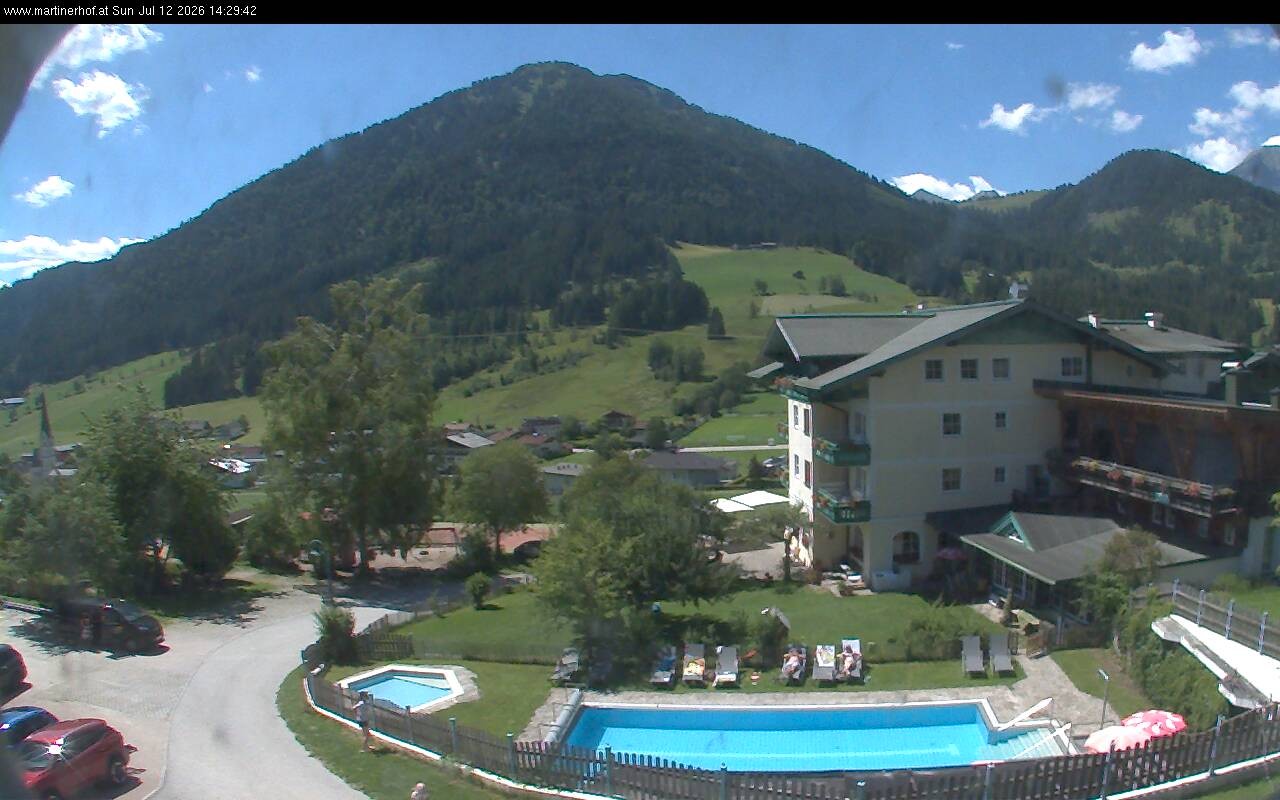 Archived image Webcam features a view of the Tennergebirge mountains