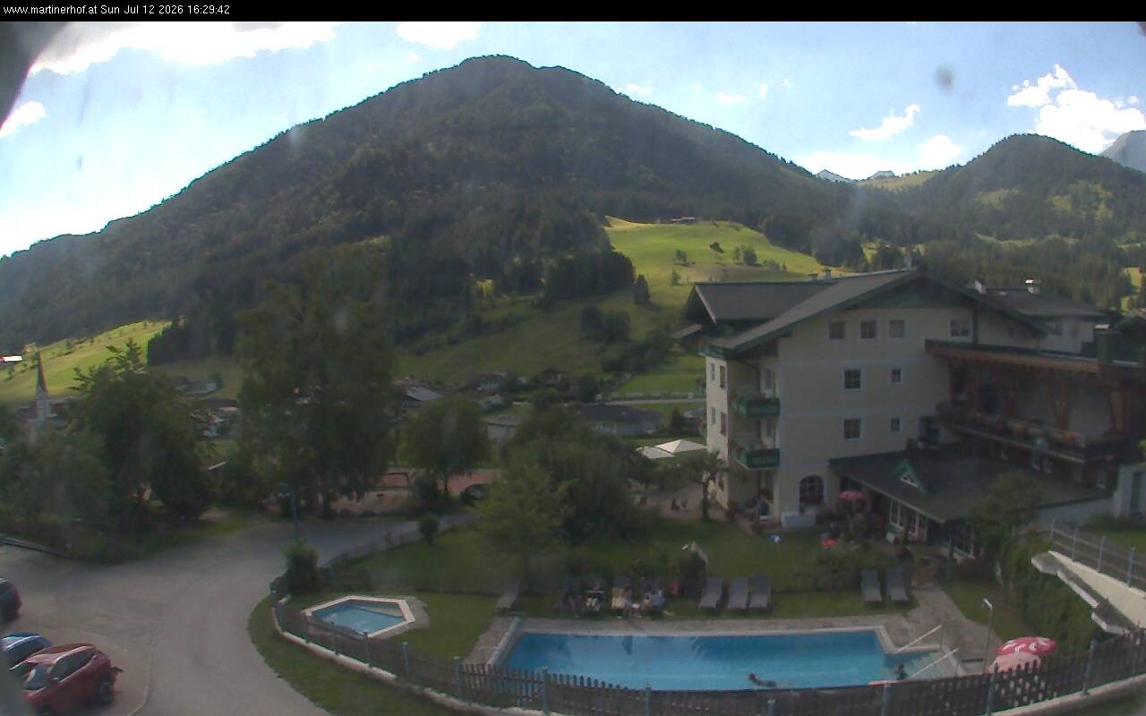 Archived image Webcam features a view of the Tennergebirge mountains