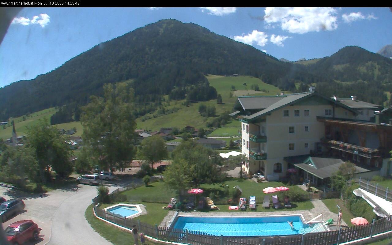 Archived image Webcam features a view of the Tennergebirge mountains