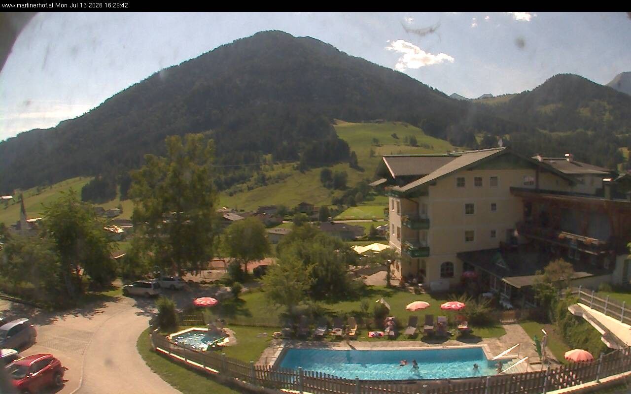 Archived image Webcam features a view of the Tennergebirge mountains