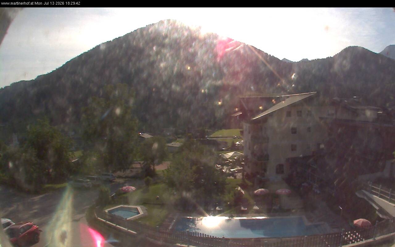 Archived image Webcam features a view of the Tennergebirge mountains