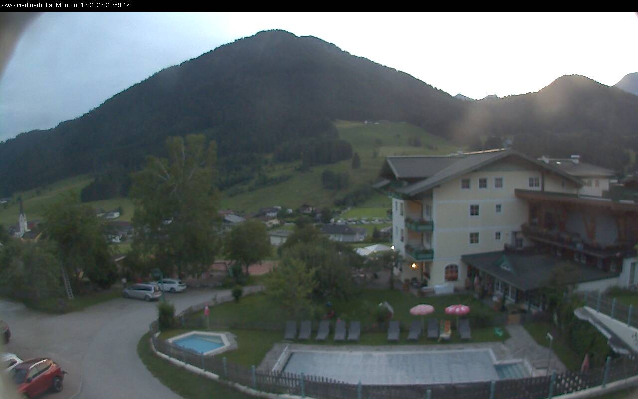 Archived image Webcam features a view of the Tennergebirge mountains