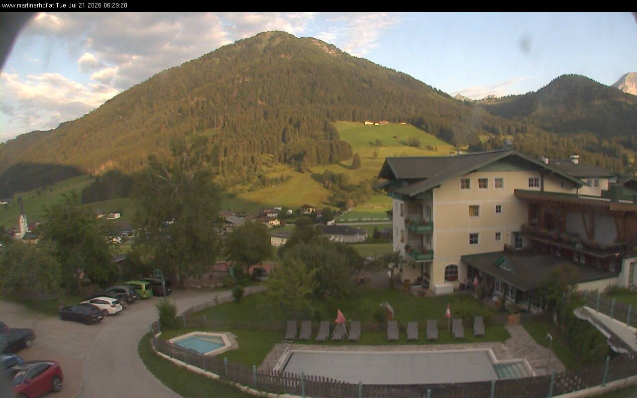 Archived image Webcam features a view of the Tennergebirge mountains
