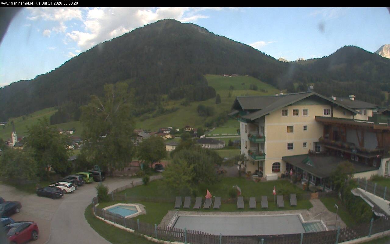 Archived image Webcam features a view of the Tennergebirge mountains