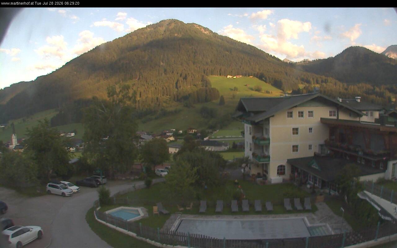 Archived image Webcam features a view of the Tennergebirge mountains