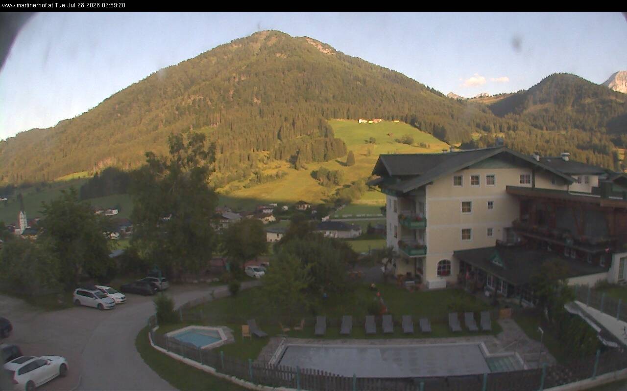 Archived image Webcam features a view of the Tennergebirge mountains