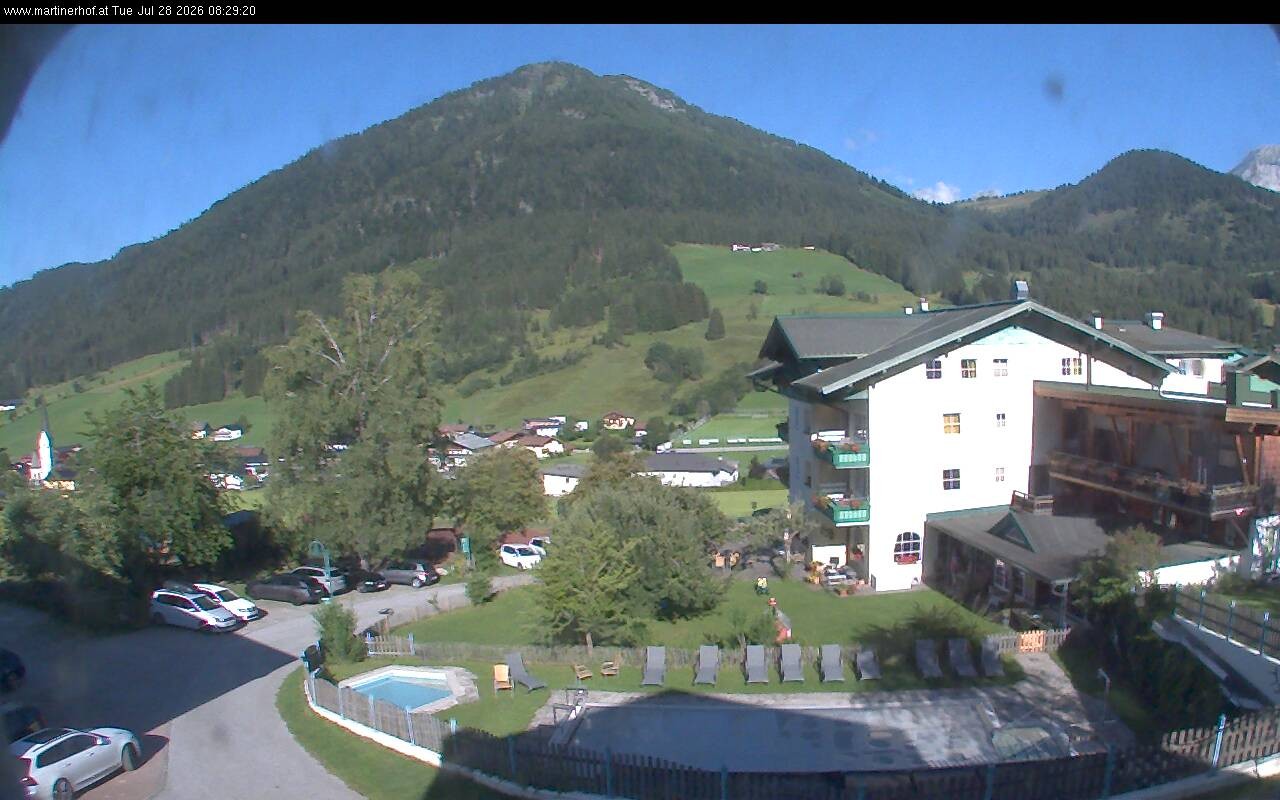 Archived image Webcam features a view of the Tennergebirge mountains