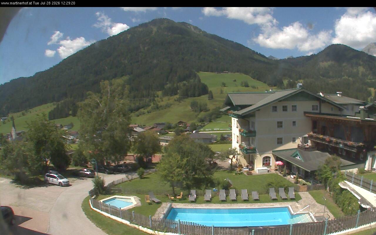 Archived image Webcam features a view of the Tennergebirge mountains