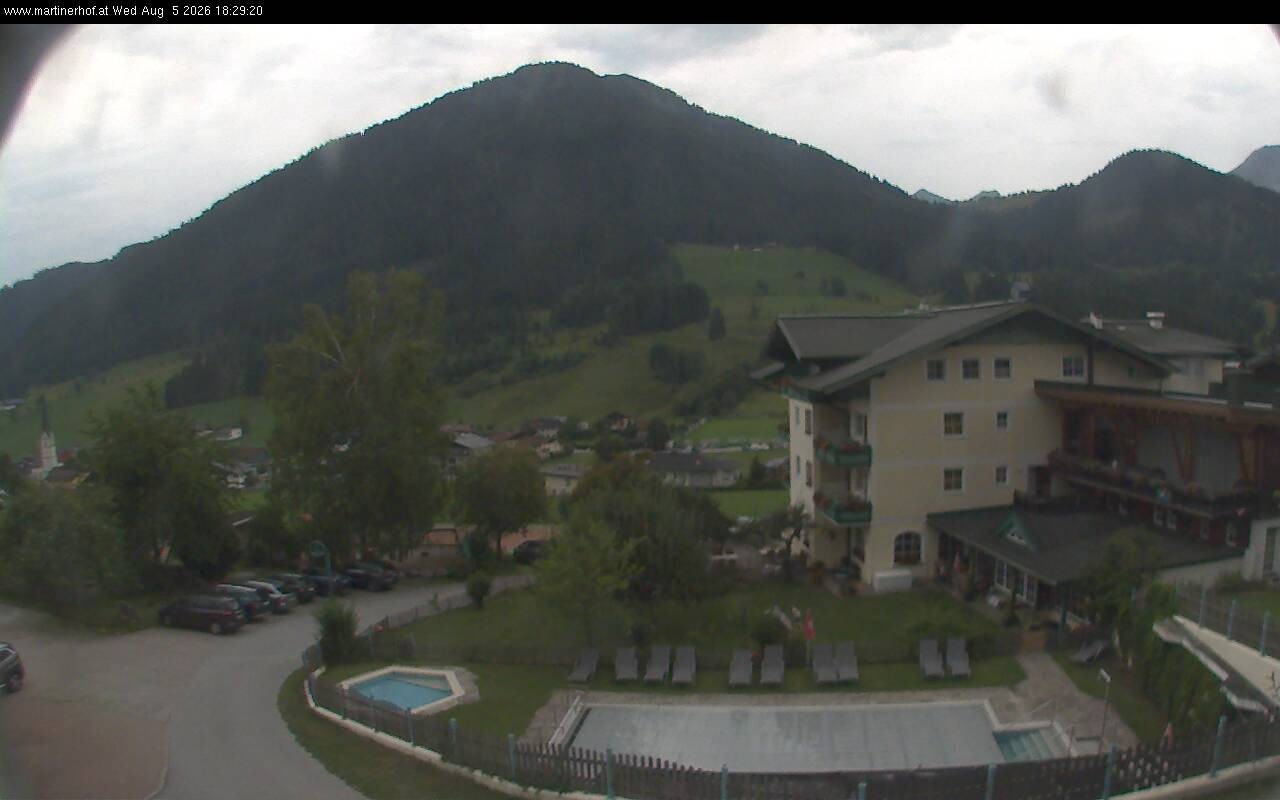 Archived image Webcam features a view of the Tennergebirge mountains