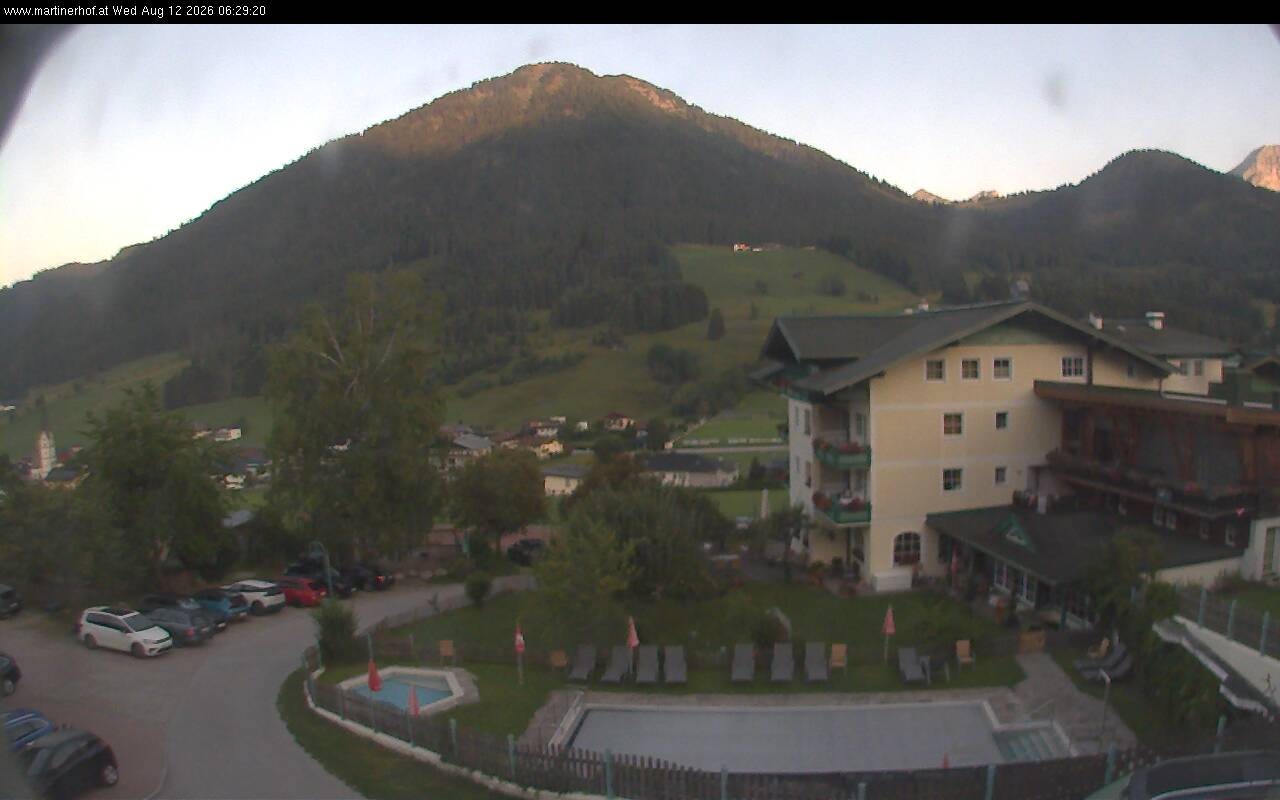Archived image Webcam features a view of the Tennergebirge mountains