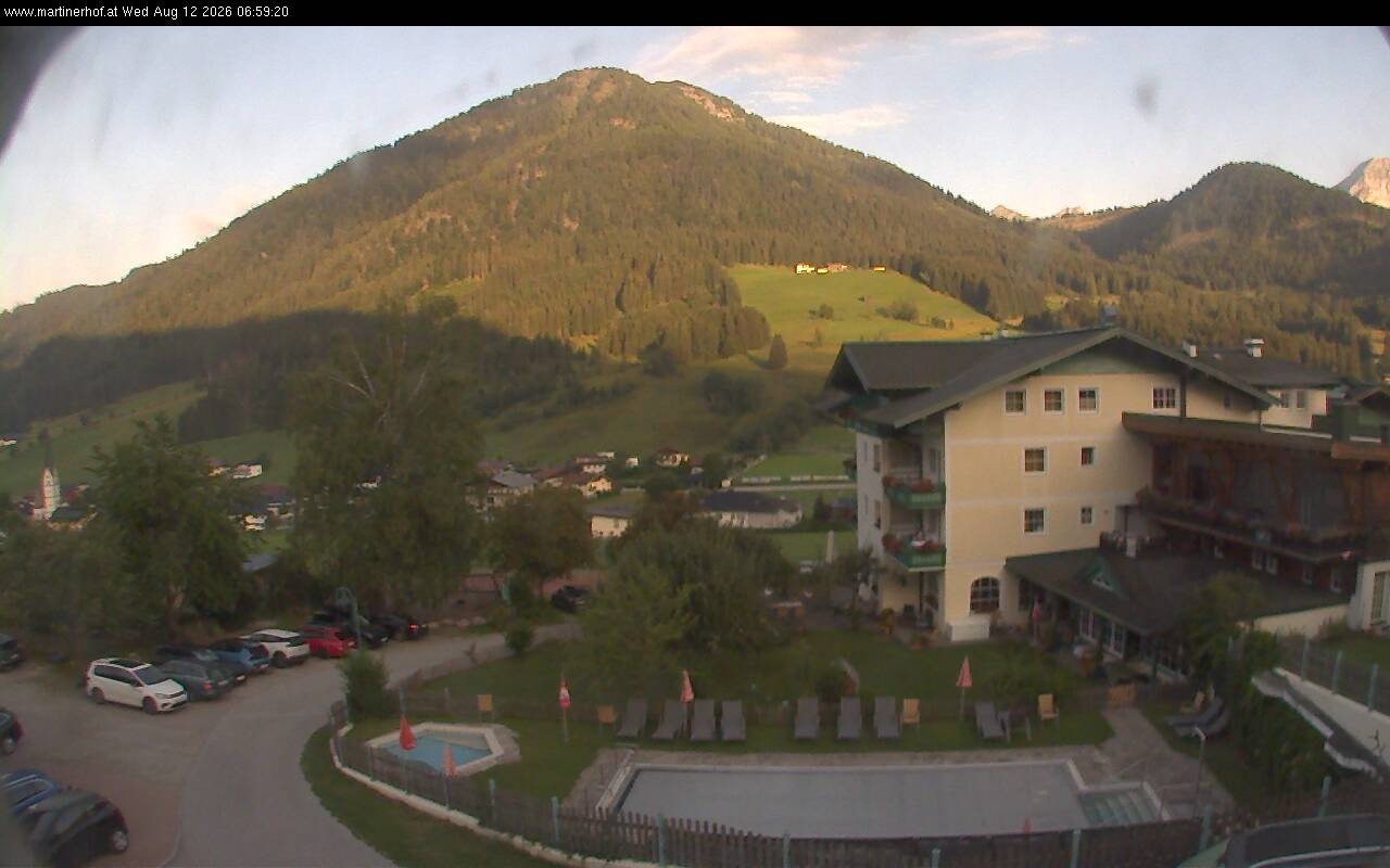 Archived image Webcam features a view of the Tennergebirge mountains
