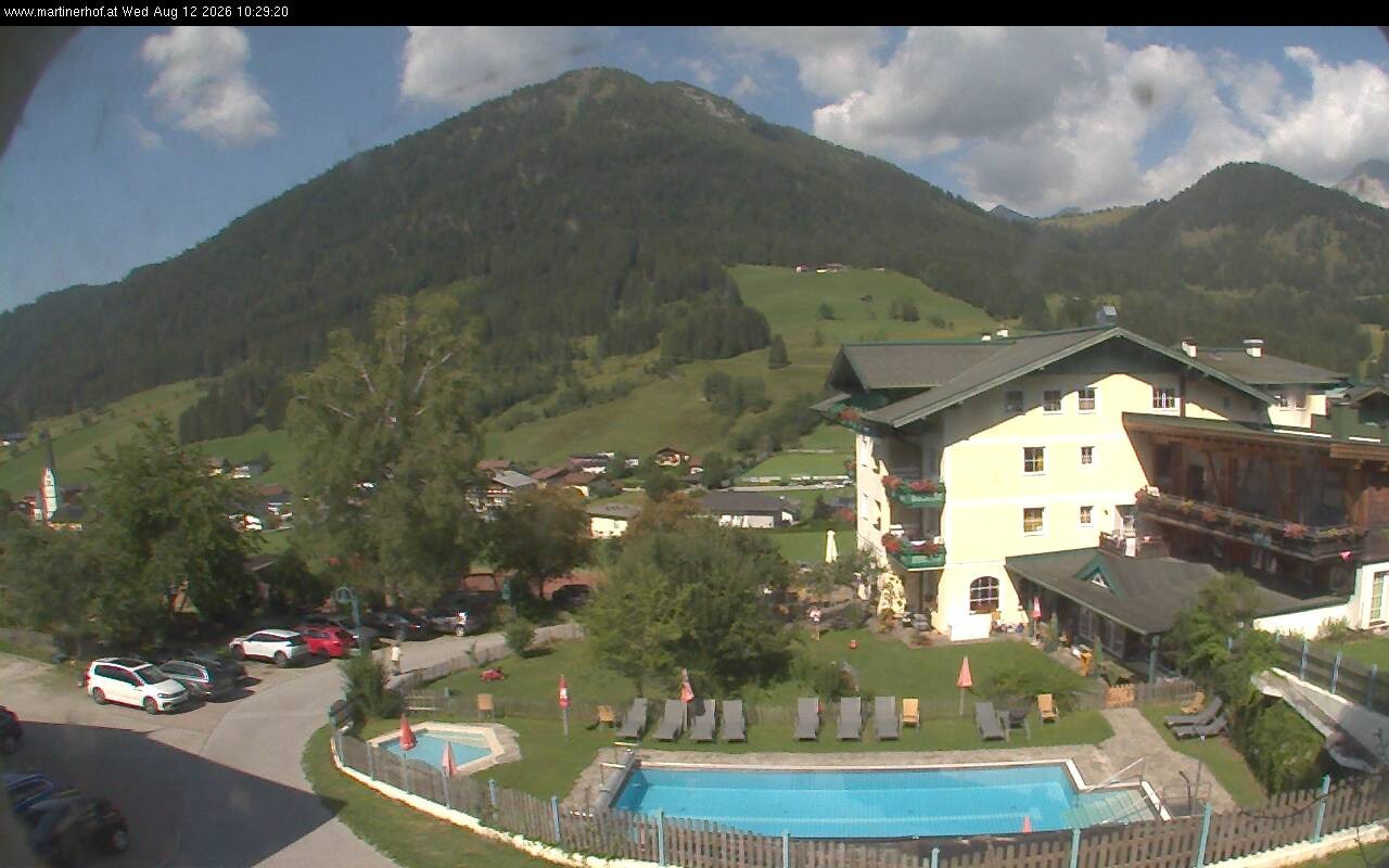 Archived image Webcam features a view of the Tennergebirge mountains