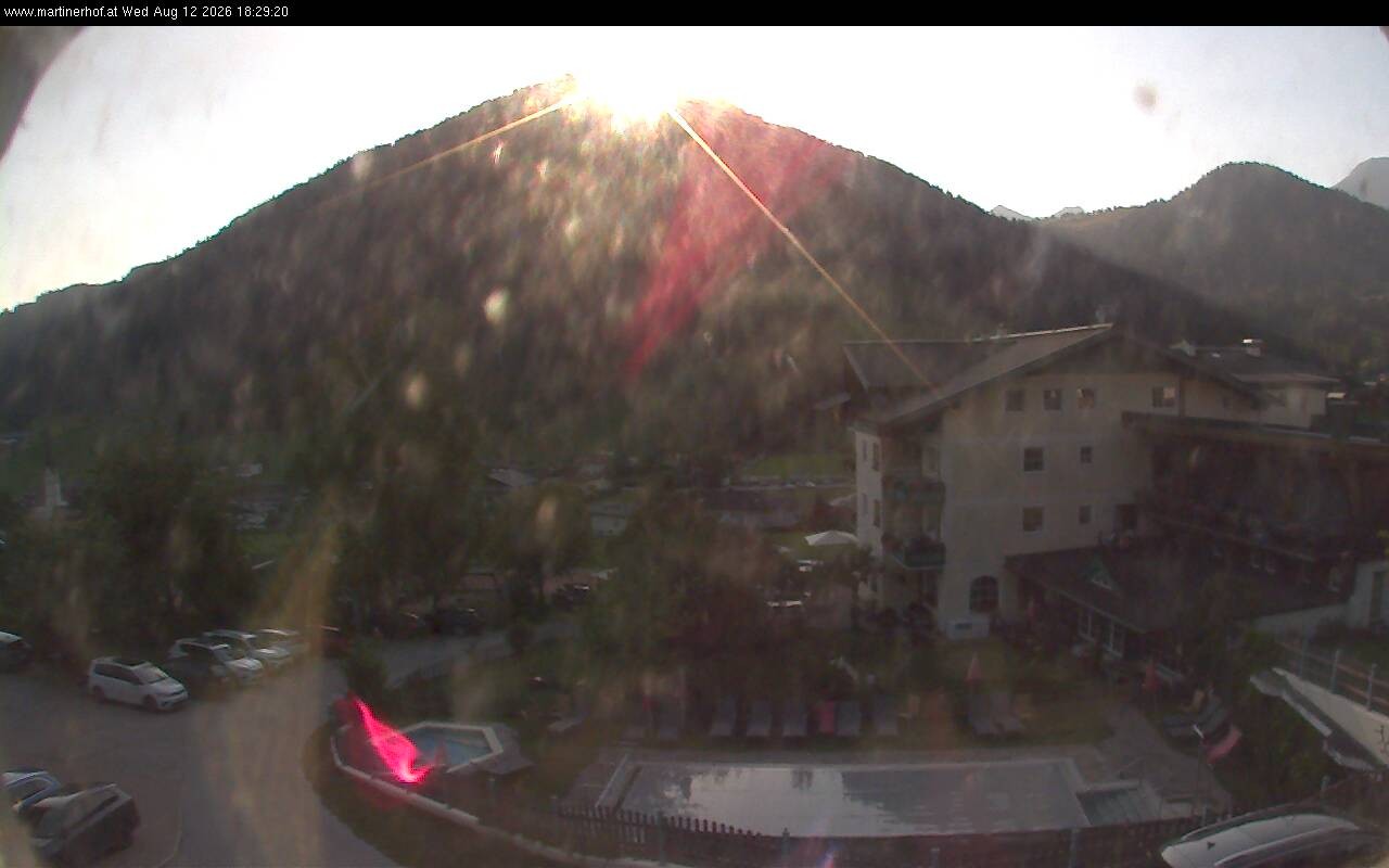 Archived image Webcam features a view of the Tennergebirge mountains