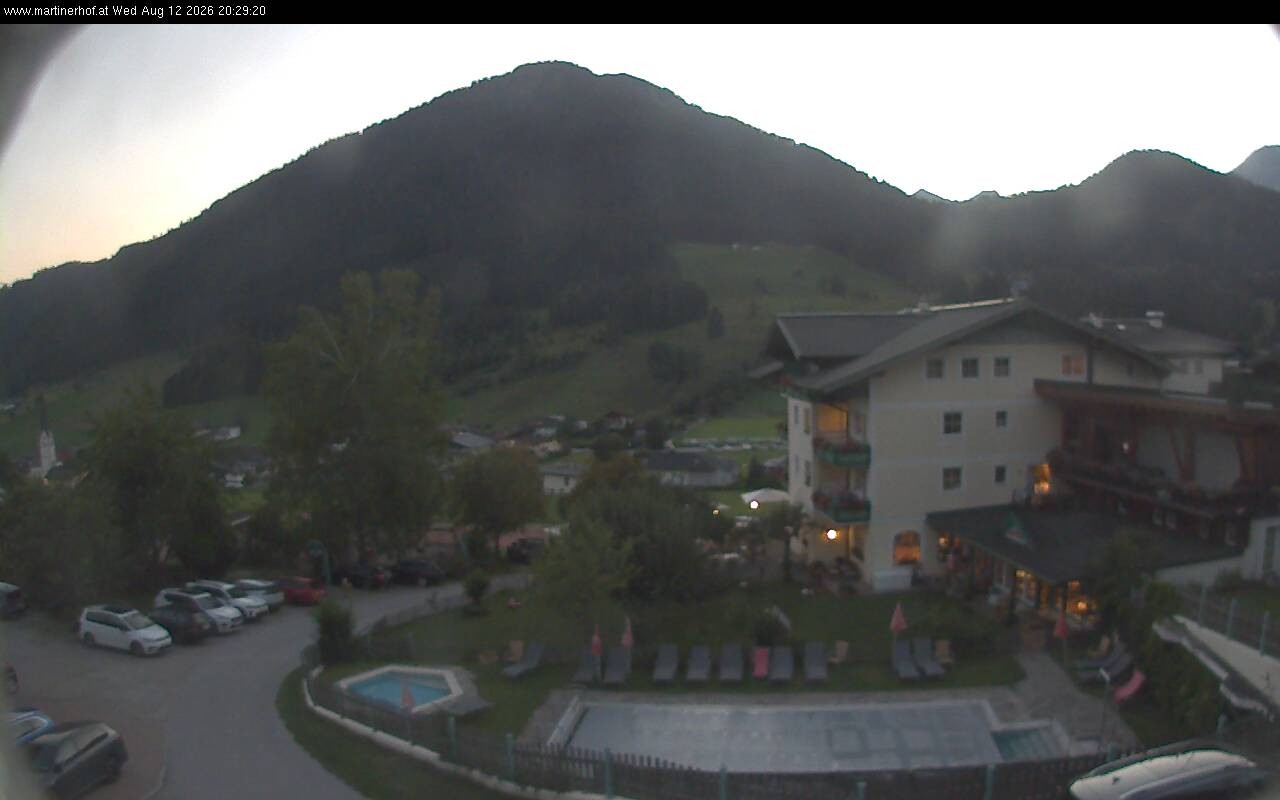 Archived image Webcam features a view of the Tennergebirge mountains