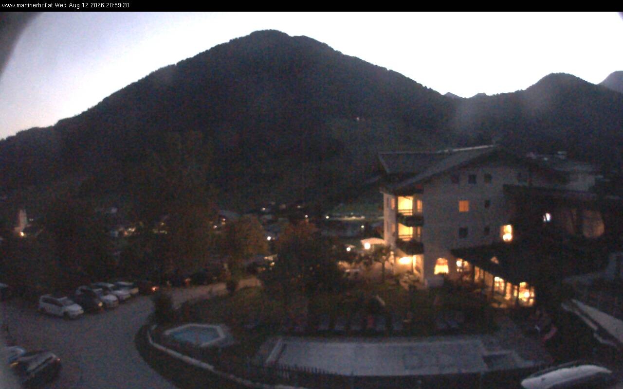 Archived image Webcam features a view of the Tennergebirge mountains